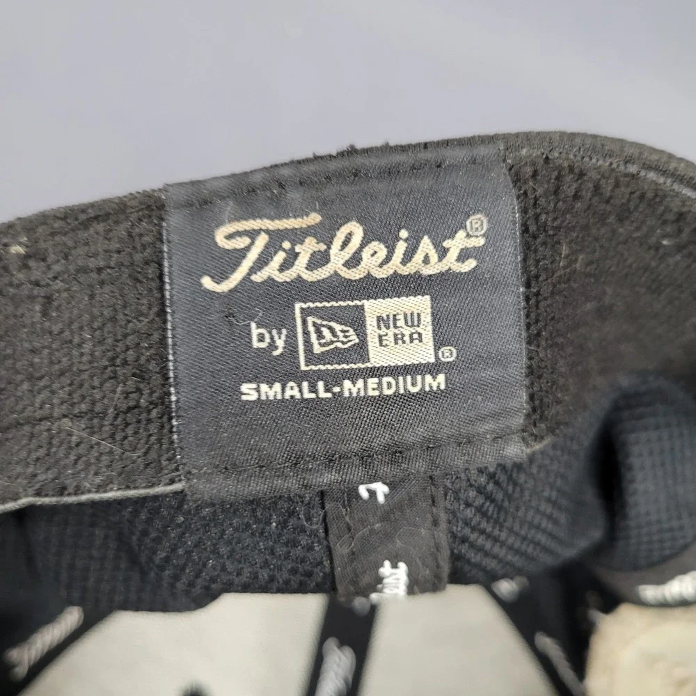 Titleist Golf Hat New Era Mens Small/Medium Black‎ Performance Stretch Cap Logo